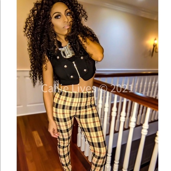 27) New! Plus Size! Soft Cream Red Plaid Curvy Comfortable Leggings - Picture 6 of 7